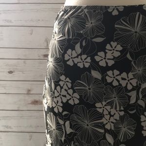 • Express Floral Skirt •